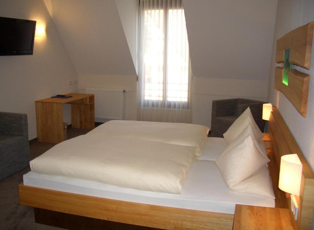 Karpfenhotel & Herrenhaus Im Gasthaus Sindel-Buckel Feuchtwangen Room photo