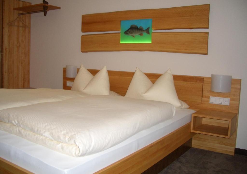 Karpfenhotel & Herrenhaus Im Gasthaus Sindel-Buckel Feuchtwangen Room photo