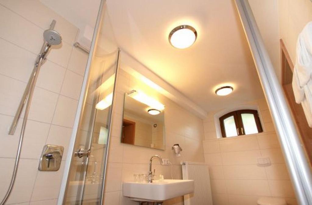 Karpfenhotel & Herrenhaus Im Gasthaus Sindel-Buckel Feuchtwangen Room photo