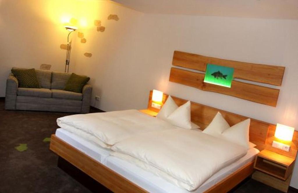 Karpfenhotel & Herrenhaus Im Gasthaus Sindel-Buckel Feuchtwangen Room photo