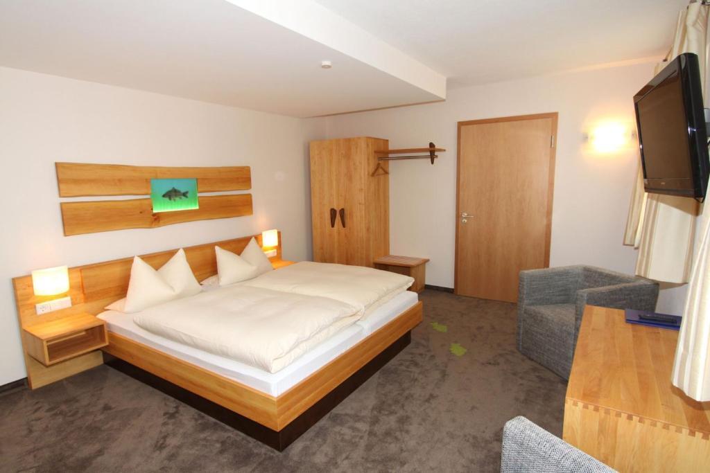 Karpfenhotel & Herrenhaus Im Gasthaus Sindel-Buckel Feuchtwangen Room photo